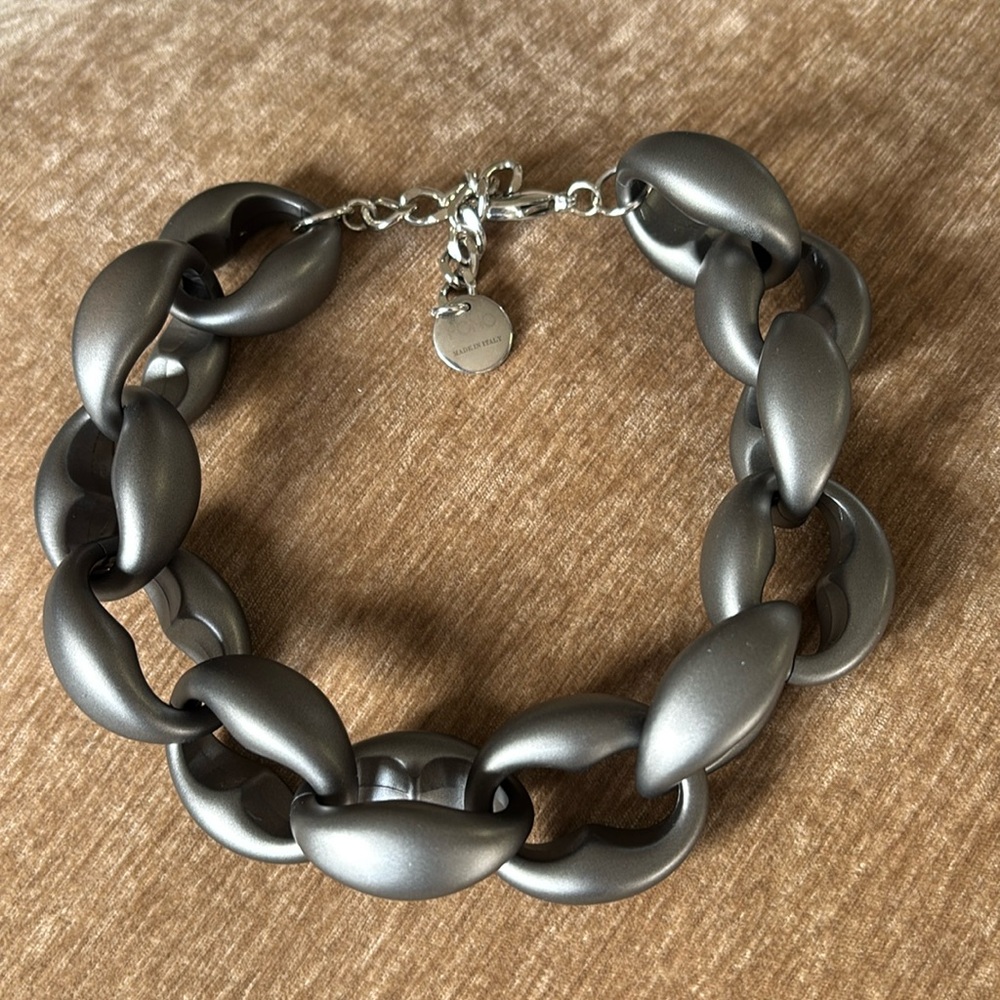 PONO resin necklace